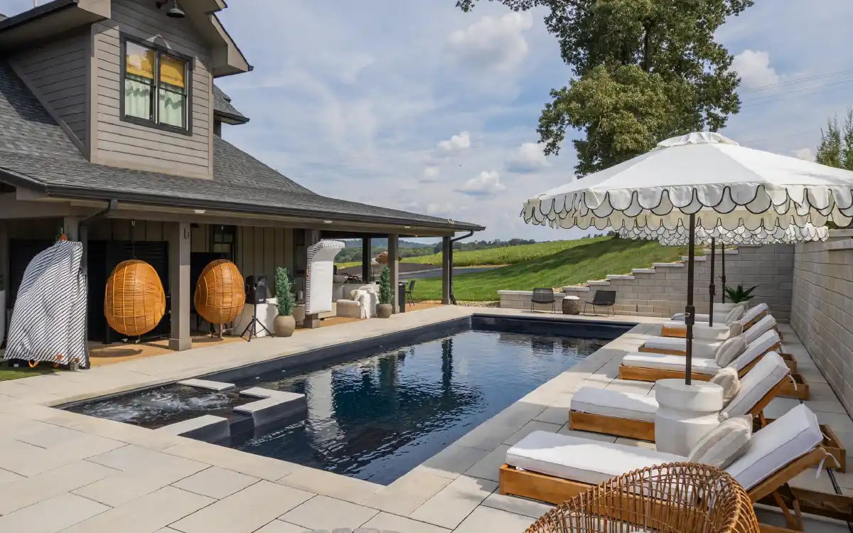 Fiberglass swimming pool installation for SEO target area